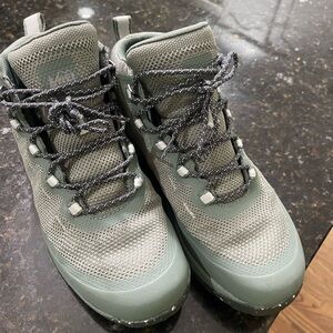REI co op shoes size 7